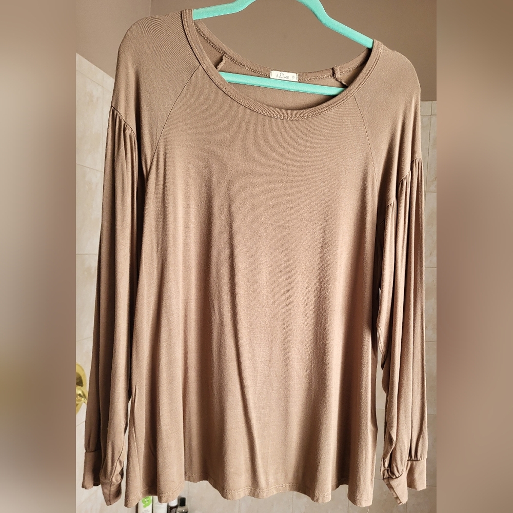 Interesting  detail, baloon raglan long sleeve top. Mocha Mousse color.